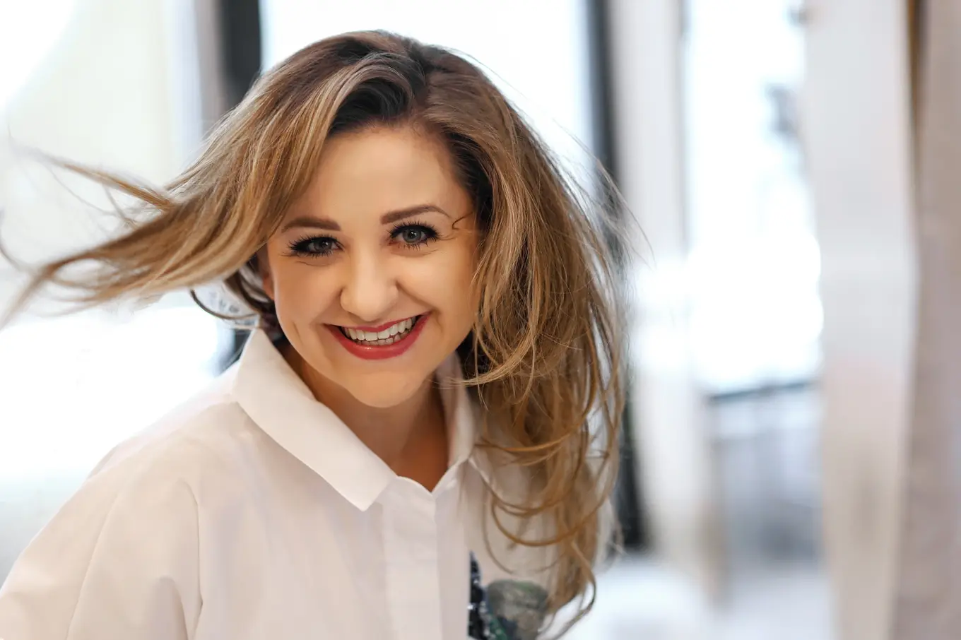 uśmiechnięta kobieta